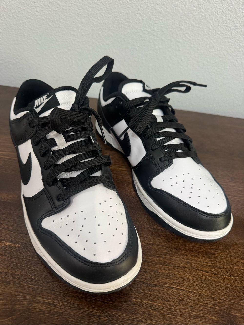 Nike Men’s Black and White Low-Top Sneakers